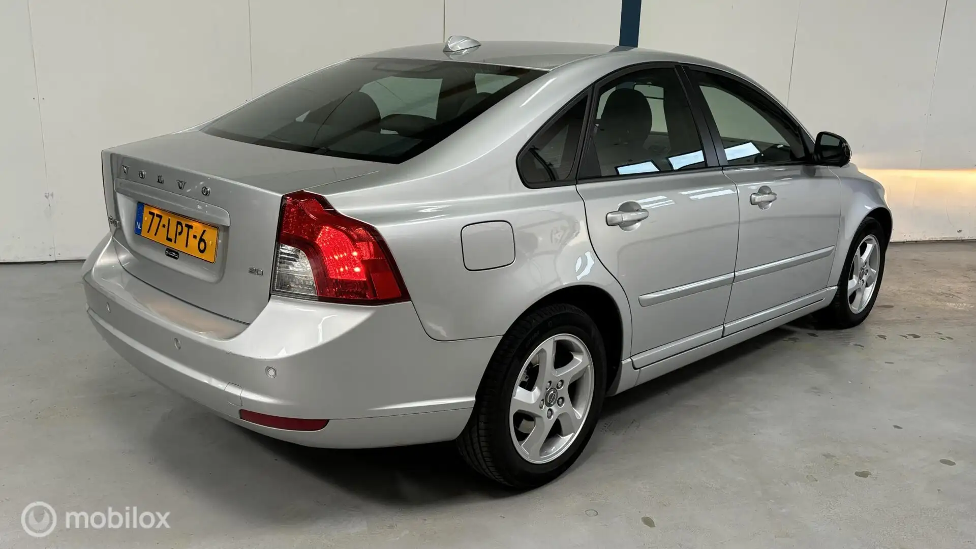 Volvo S40 2.0 Momentum NL-AUTO Gris - 2