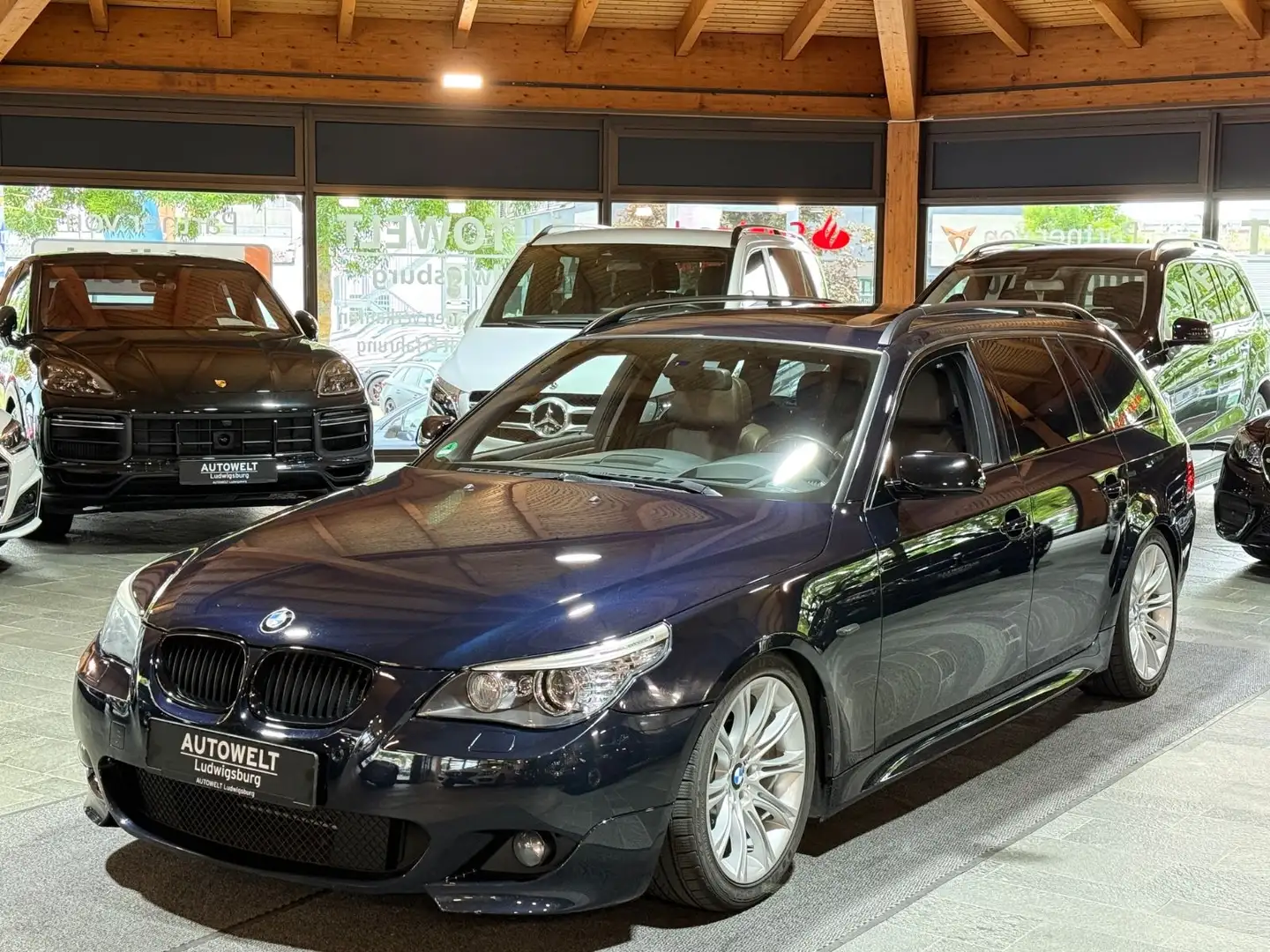 BMW 530 i Touring M-Sportpaket Černá - 1