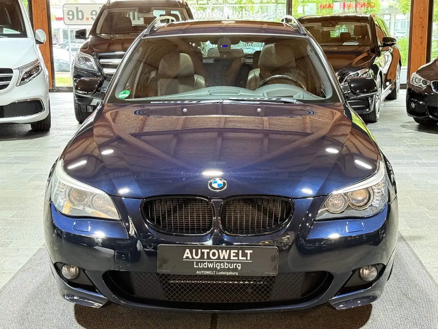 BMW 530 i Touring M-Sportpaket Černá - 2