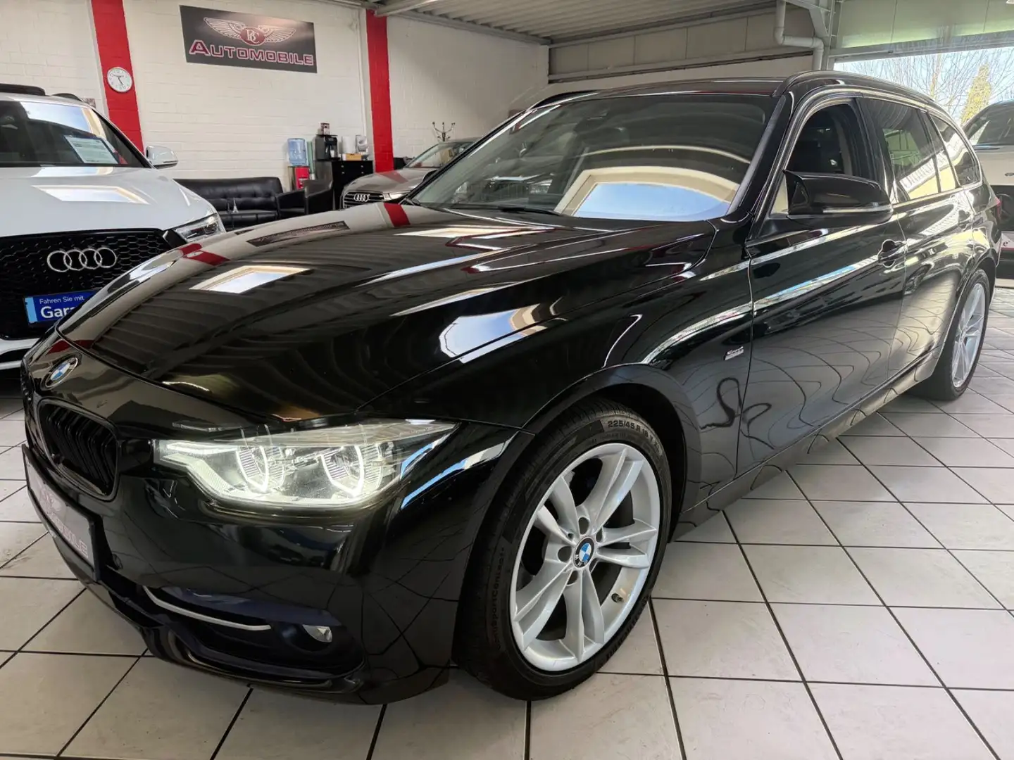 BMW 320 3 Touring 320 d SportLine LED PDC LEDER NAVI AHK Zwart - 1