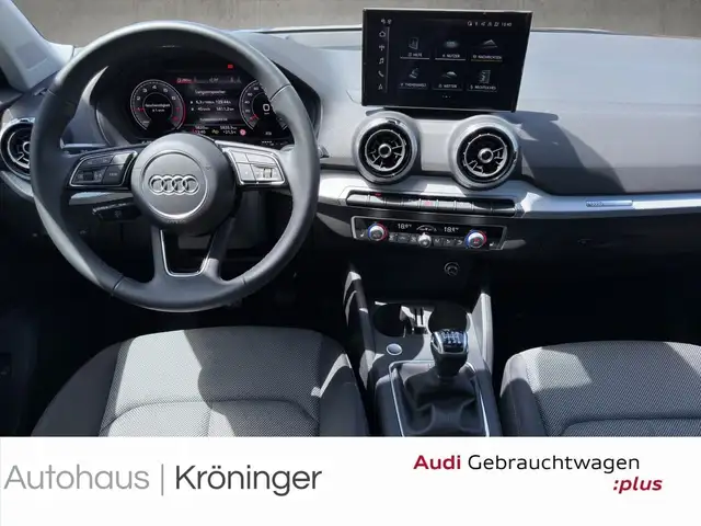 Audi Q2 view 13