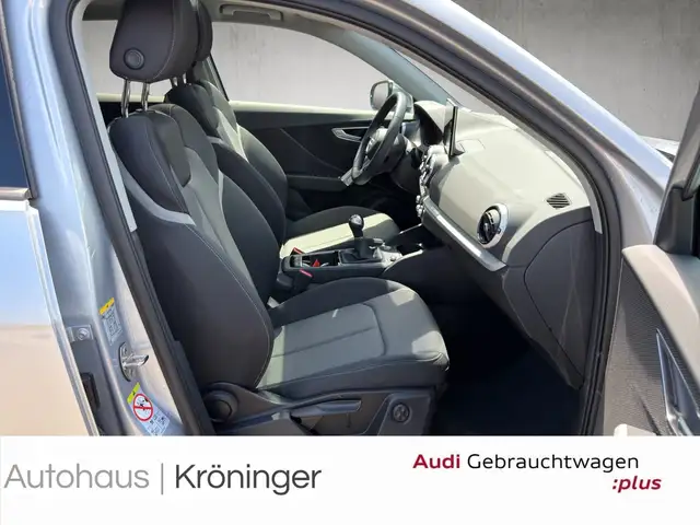 Audi Q2 view 9