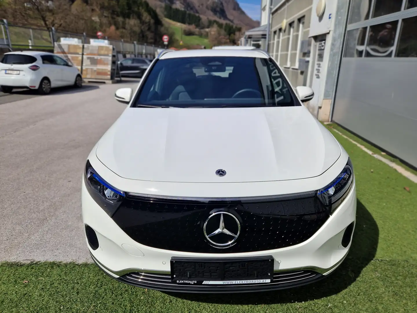 Mercedes-Benz EQA 300 4Matic Allrad: geprüft, hochwertig, preiswert Weiß - 2