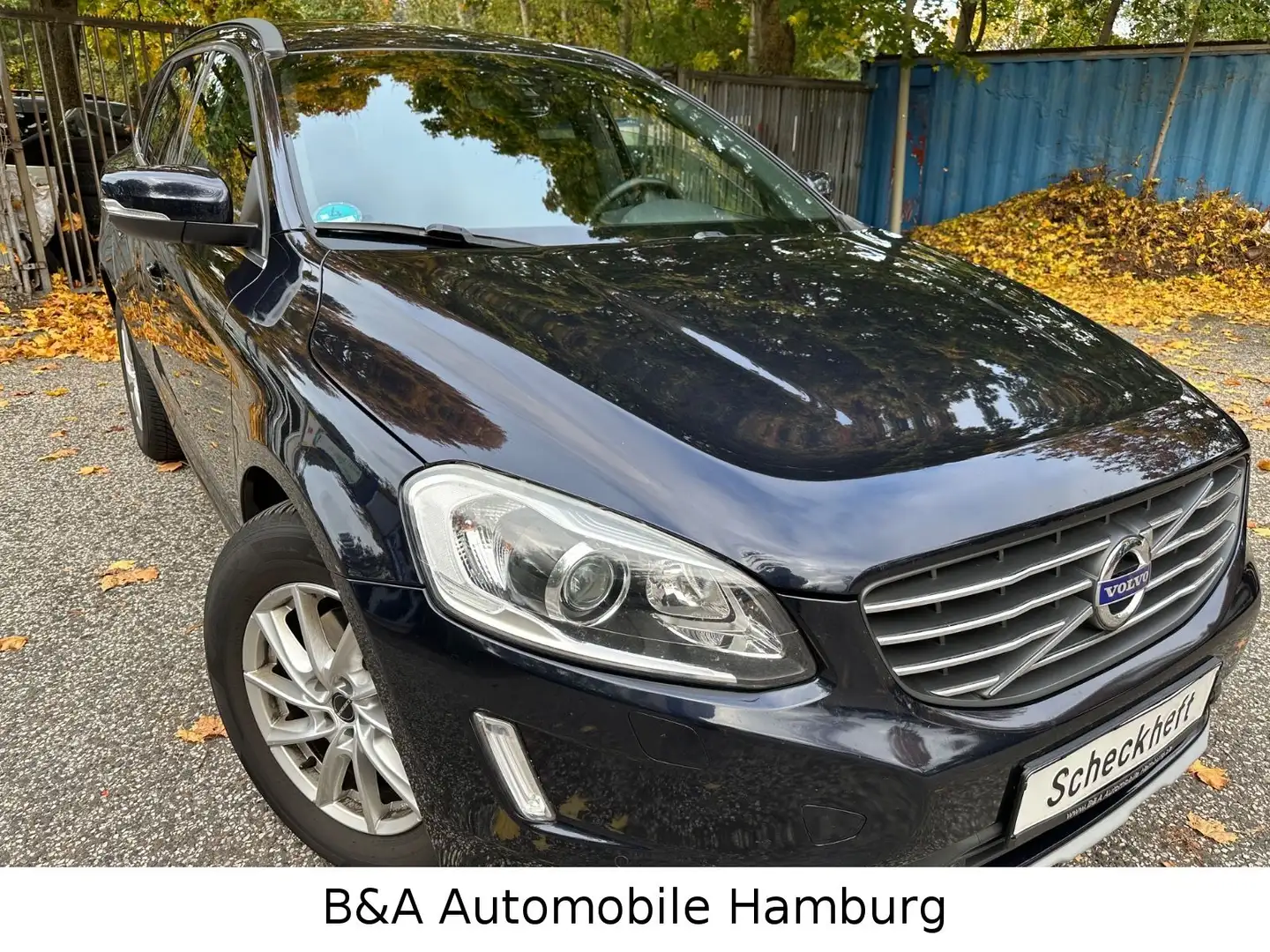 Volvo XC60 Momentum AWD+2 Hand+Scheckheft Blau - 2