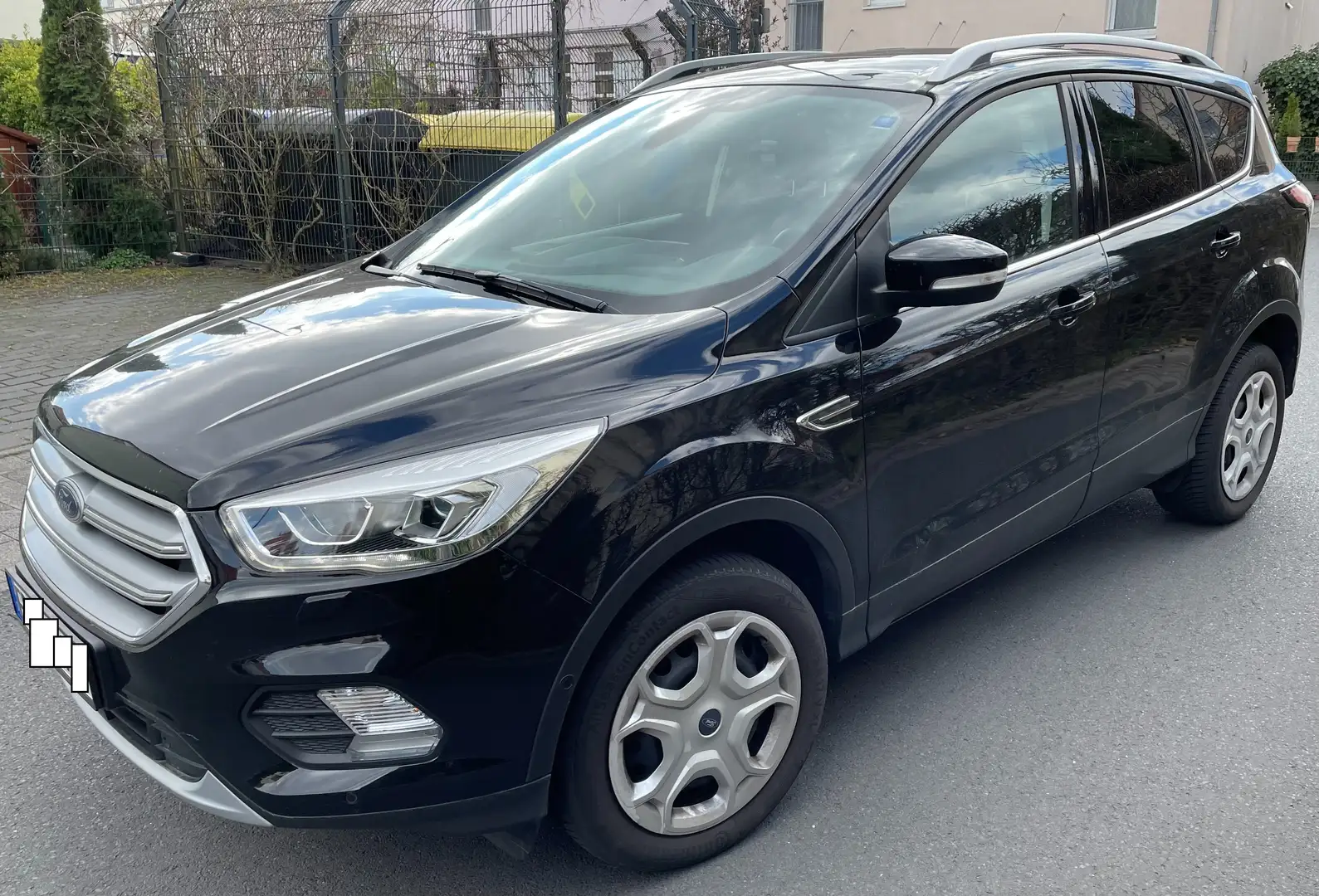 Ford Kuga Kuga 1.5 EcoBoost 2x4 Cool - TÜV NEU 03/2027 Schwarz - 2