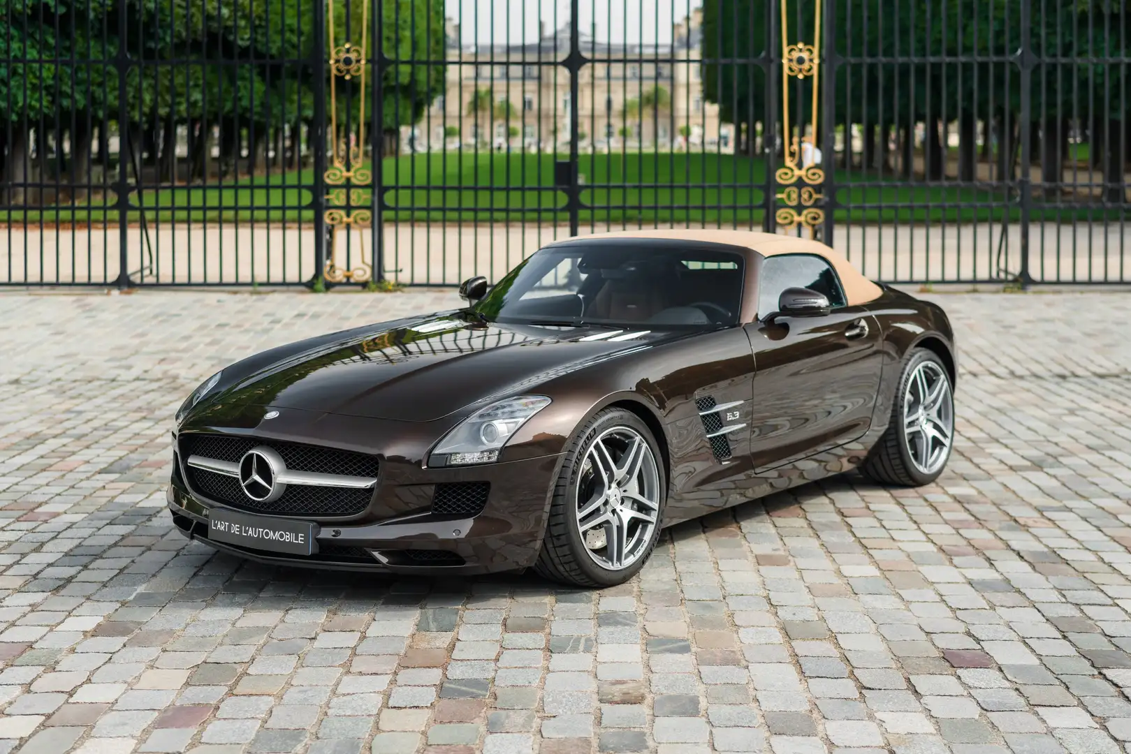 Mercedes-Benz SLS AMG Roadster - first hand, 17 700 kms Brązowy - 2