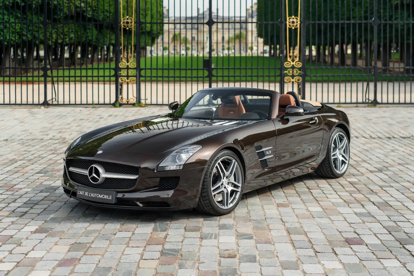 Mercedes-Benz SLS AMG Roadster - first hand, 17 700 kms Brązowy - 1