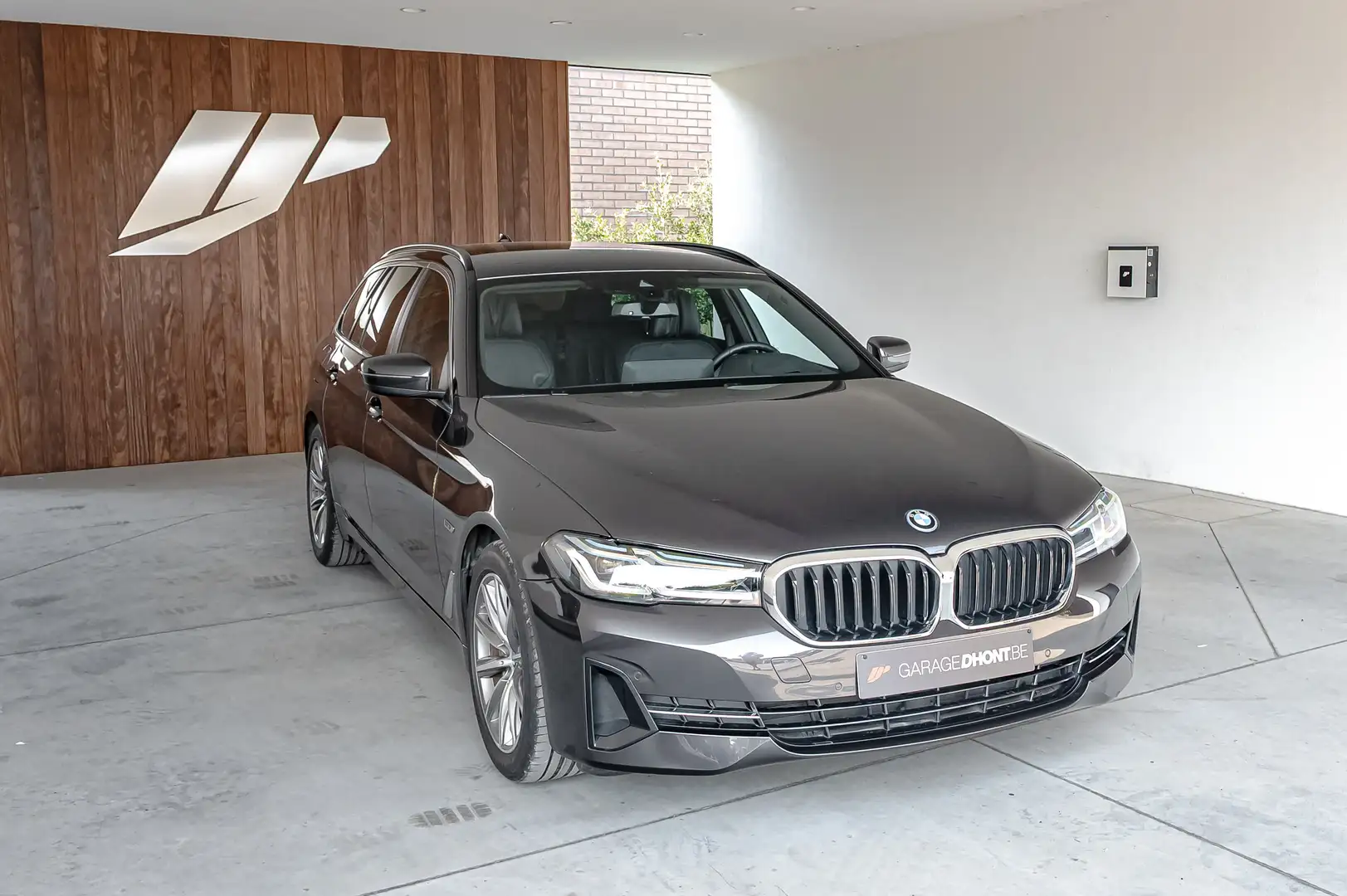 BMW 530 e, Laserlicht, Keyless, Comfortzetels, Zetelventil Grijs - 1