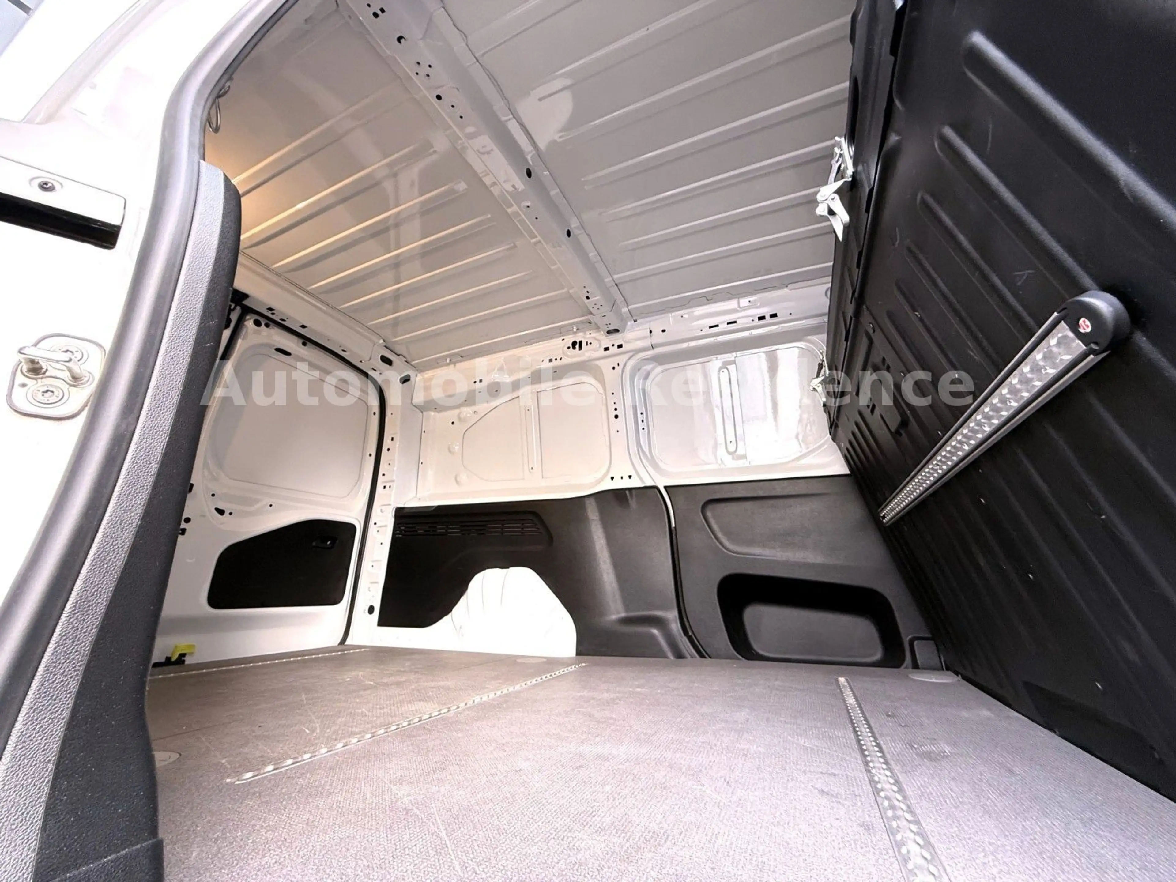 Opel Combo E 1.5 AUTOM. EDITION L2H1 XL*NAVI*AHK*MFL* — photo 8