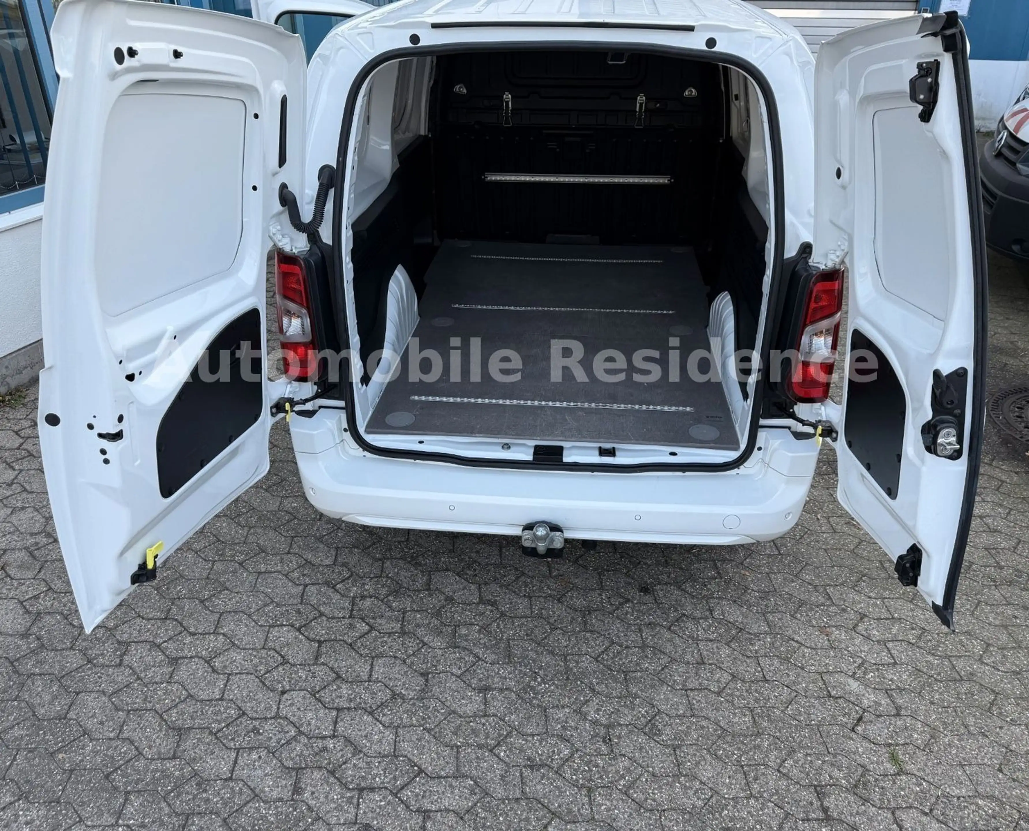 Opel Combo E 1.5 AUTOM. EDITION L2H1 XL*NAVI*AHK*MFL* — photo 11