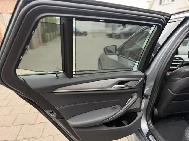 BMW 5 Series view 19