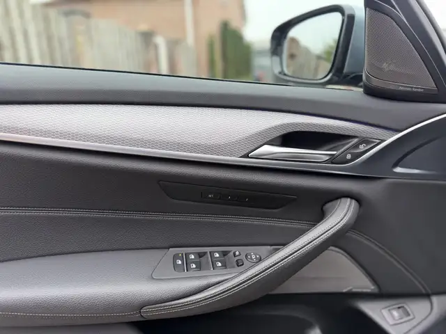 BMW 5 Series view 18