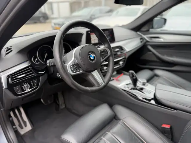 BMW 5 Series view 15