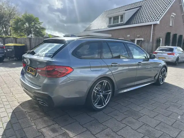 BMW 5 Series view 10