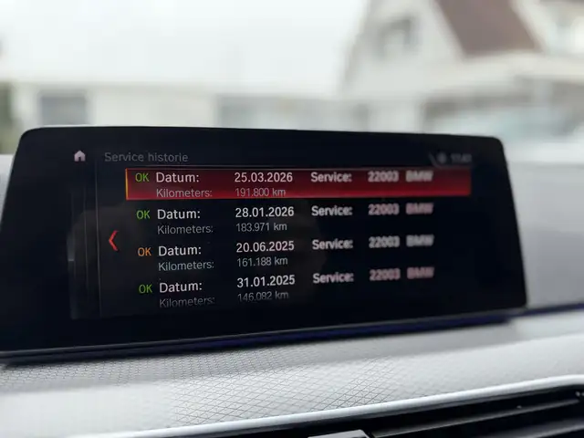 BMW 5 Series view 25