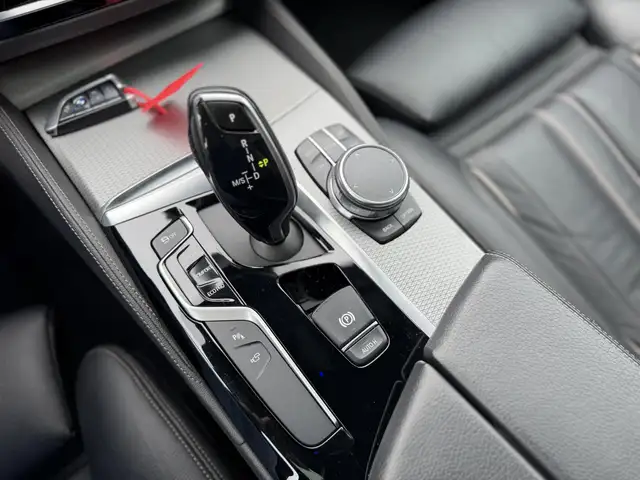 BMW 5 Series view 11