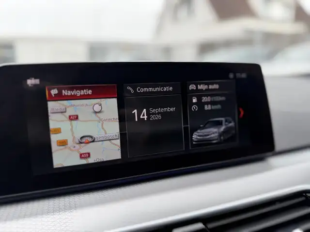 BMW 5 Series view 9