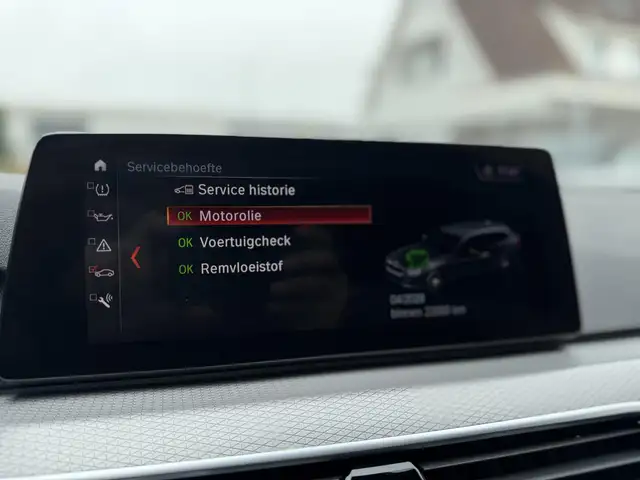 BMW 5 Series view 24
