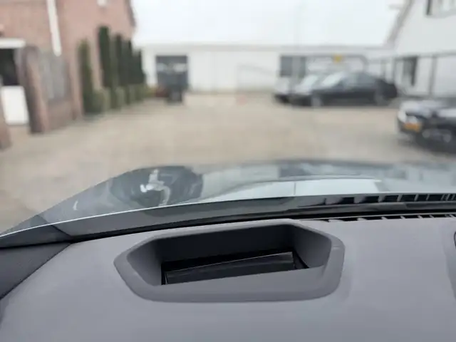 BMW 5 Series view 27