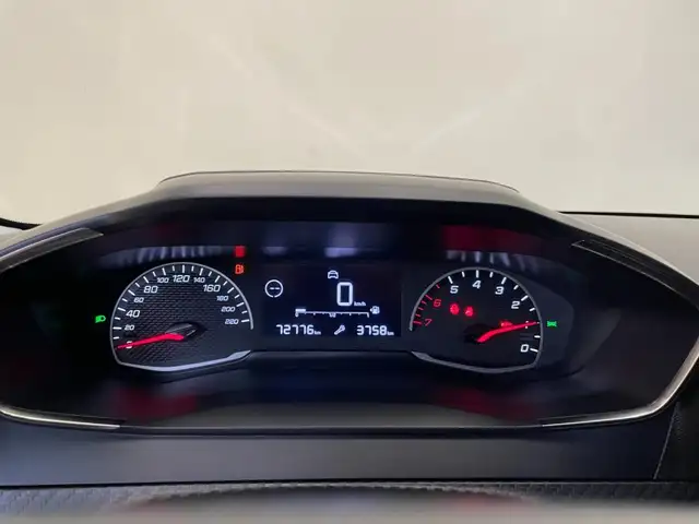 Peugeot 208 view 5