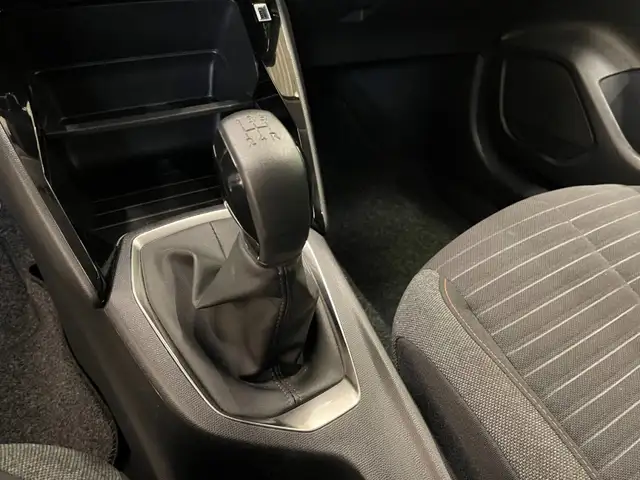 Peugeot 208 view 8