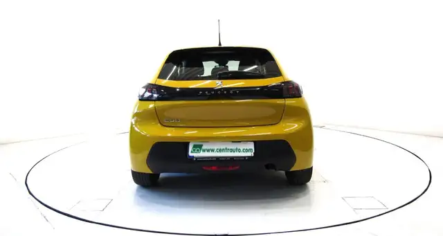 Peugeot 208 view 4