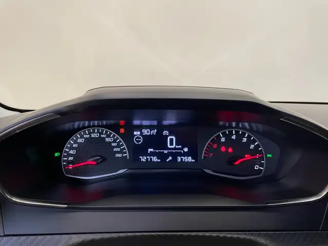 Peugeot 208 view 12
