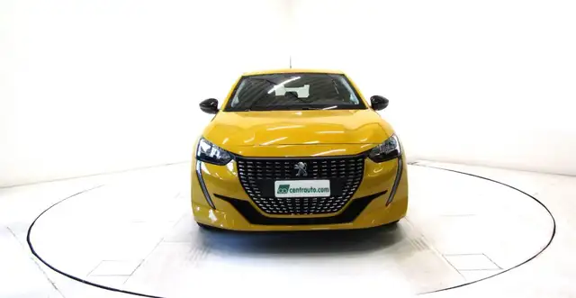Peugeot 208 view 2