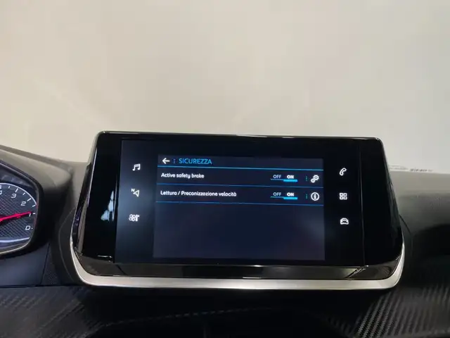 Peugeot 208 view 13