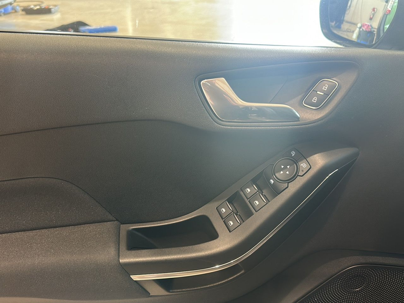 Ford Fiesta Titanium Bluetooth LED Klima Einparkhilfe — photo 7
