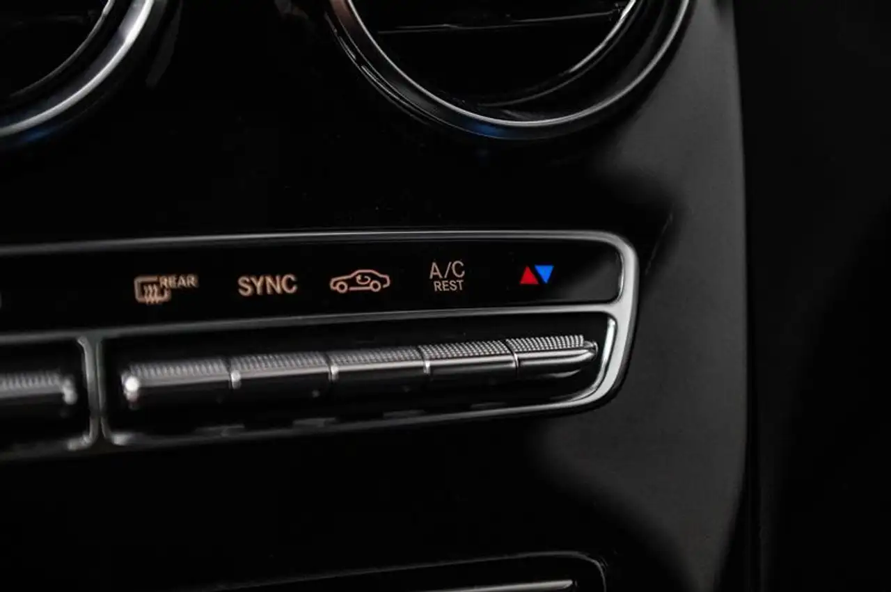Mercedes-Benz GLC снимка Mercedes-Benz GLC