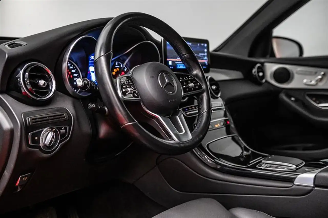 Mercedes-Benz GLC снимка Mercedes-Benz GLC