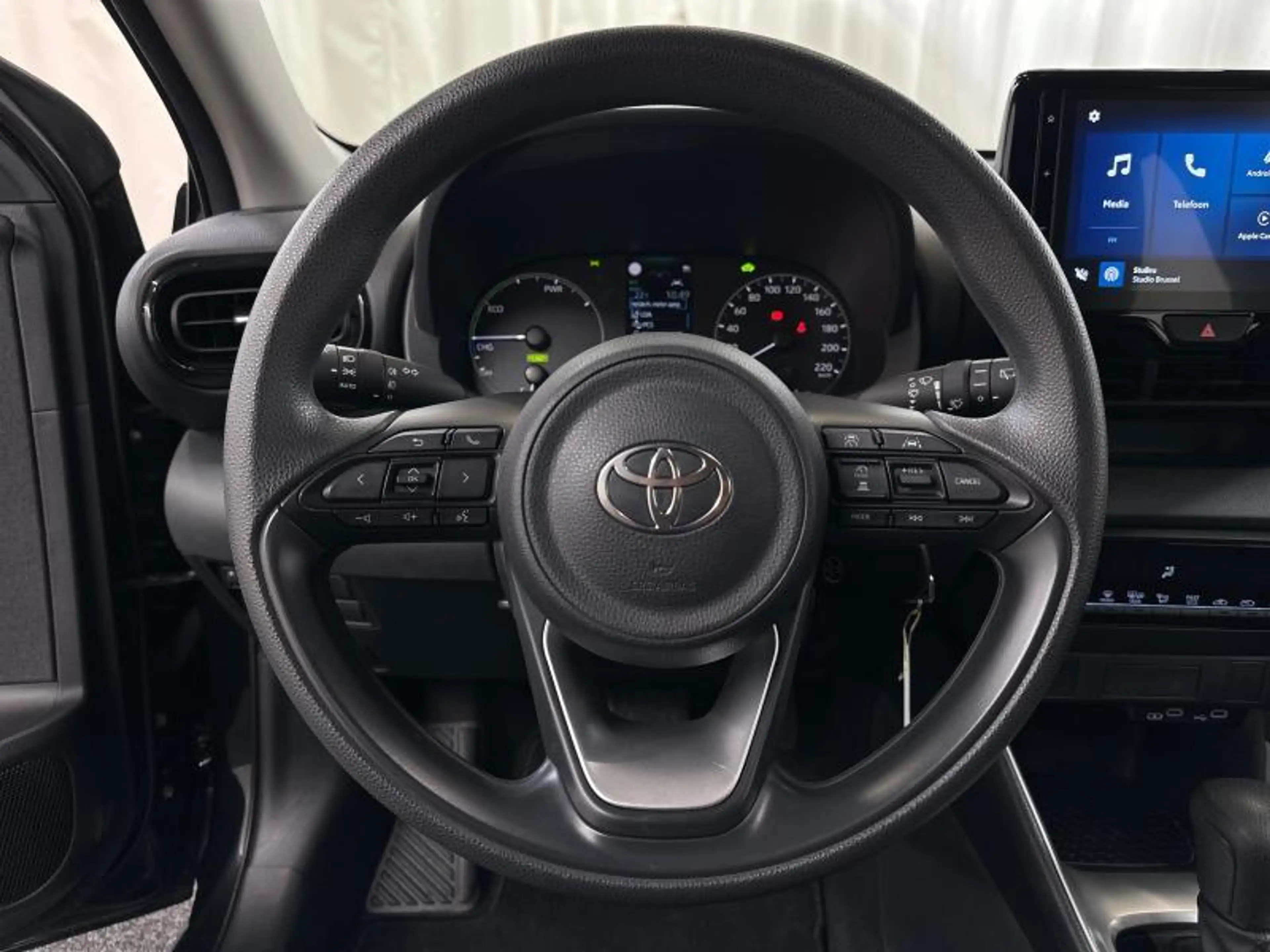 Toyota Yaris 116hp HEV | alu | carplay | camera — photo 21