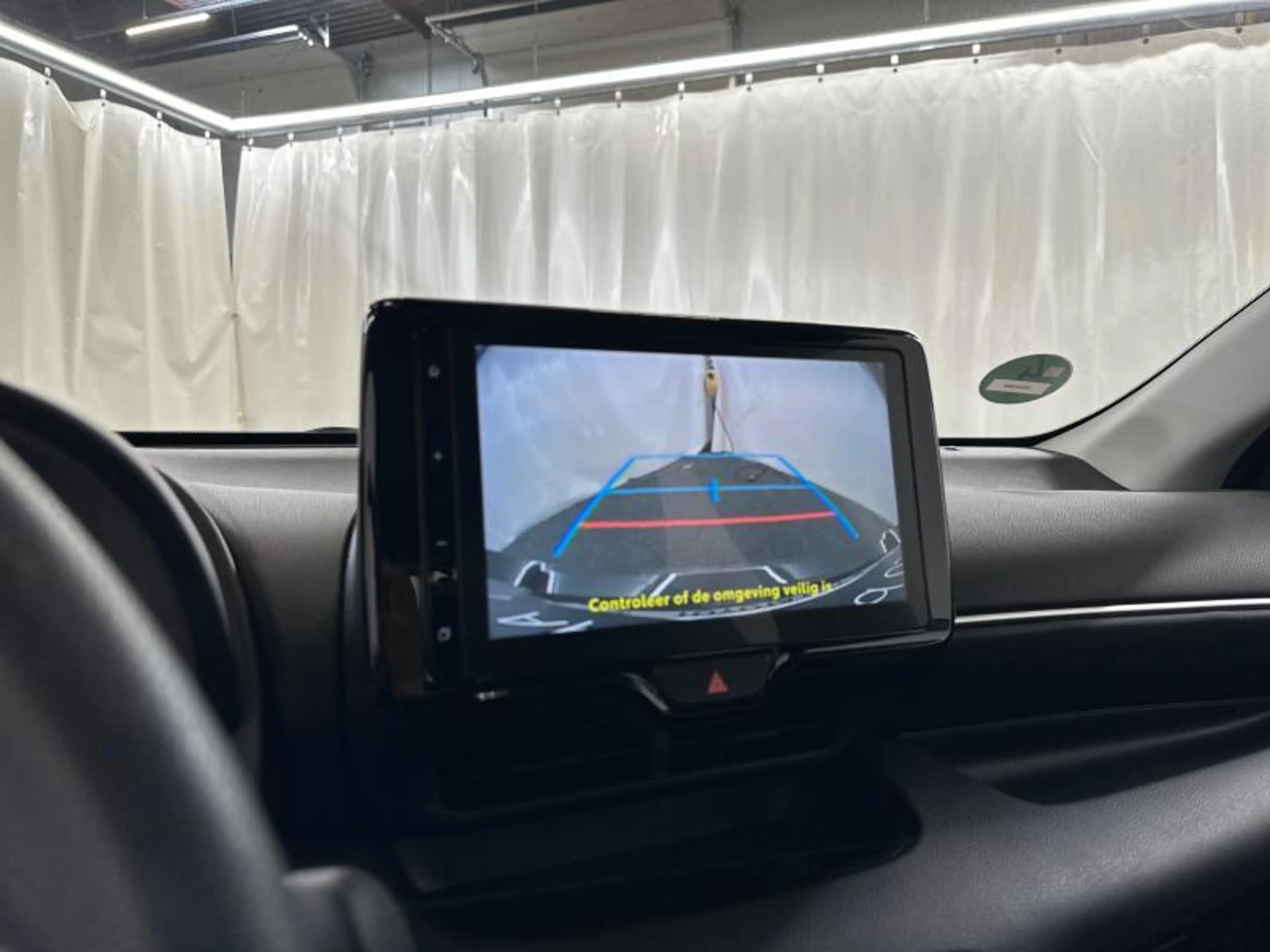 Toyota Yaris 116hp HEV | alu | carplay | camera — photo 24