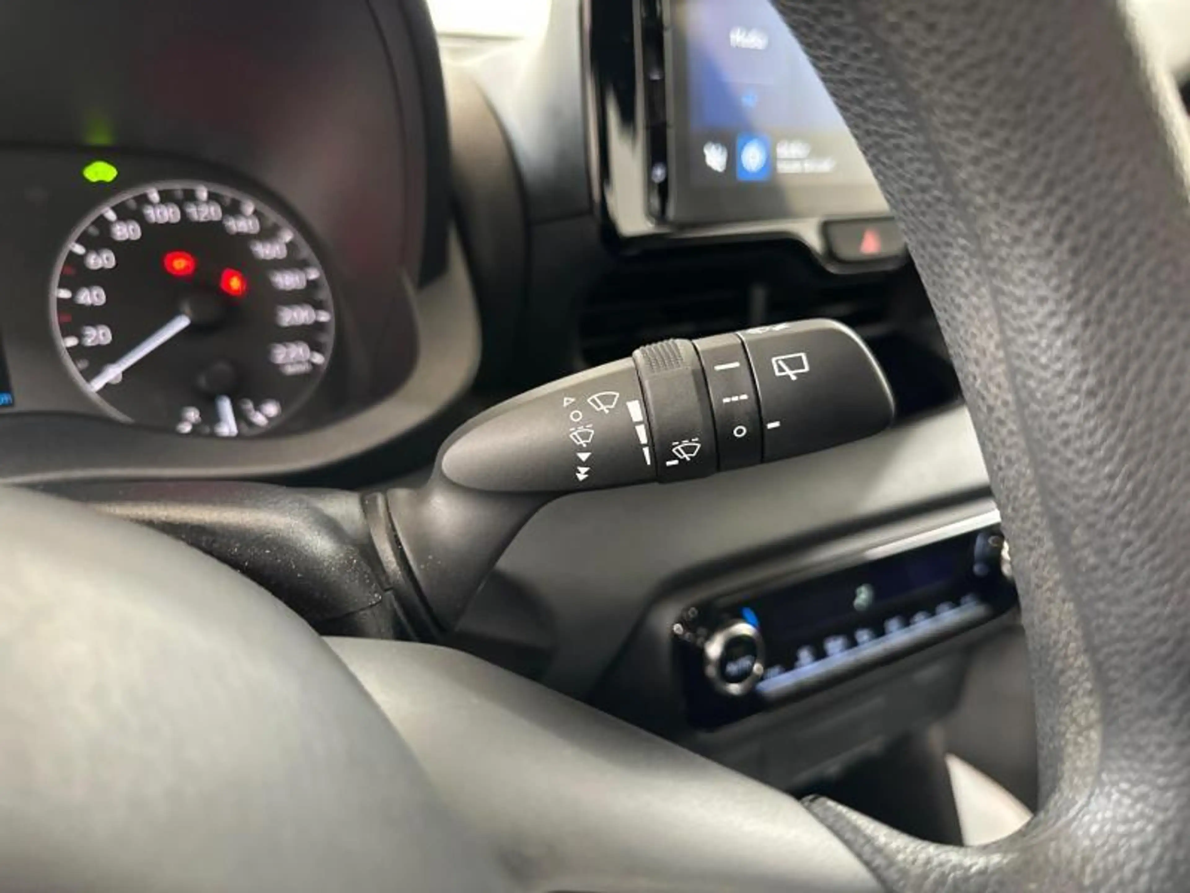 Toyota Yaris 116hp HEV | alu | carplay | camera — photo 22