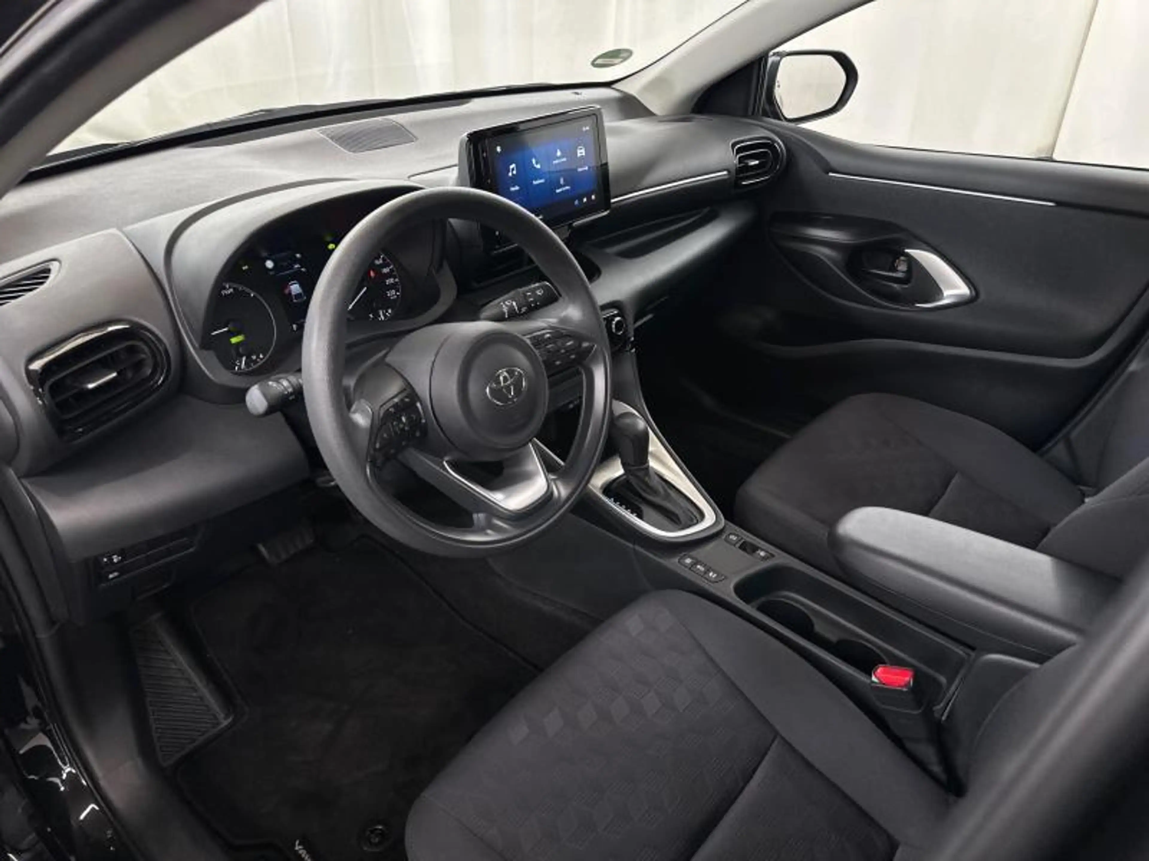 Toyota Yaris 116hp HEV | alu | carplay | camera — photo 20