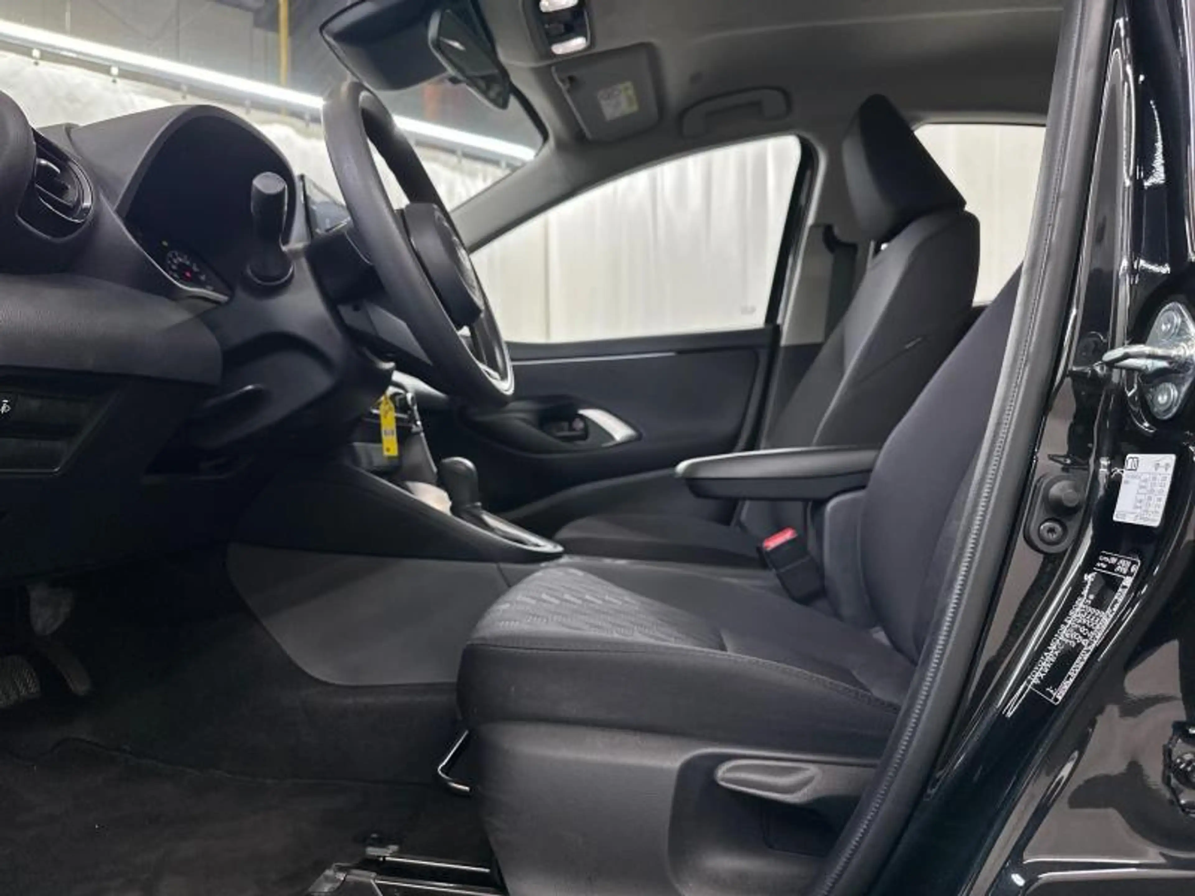 Toyota Yaris 116hp HEV | alu | carplay | camera — photo 19