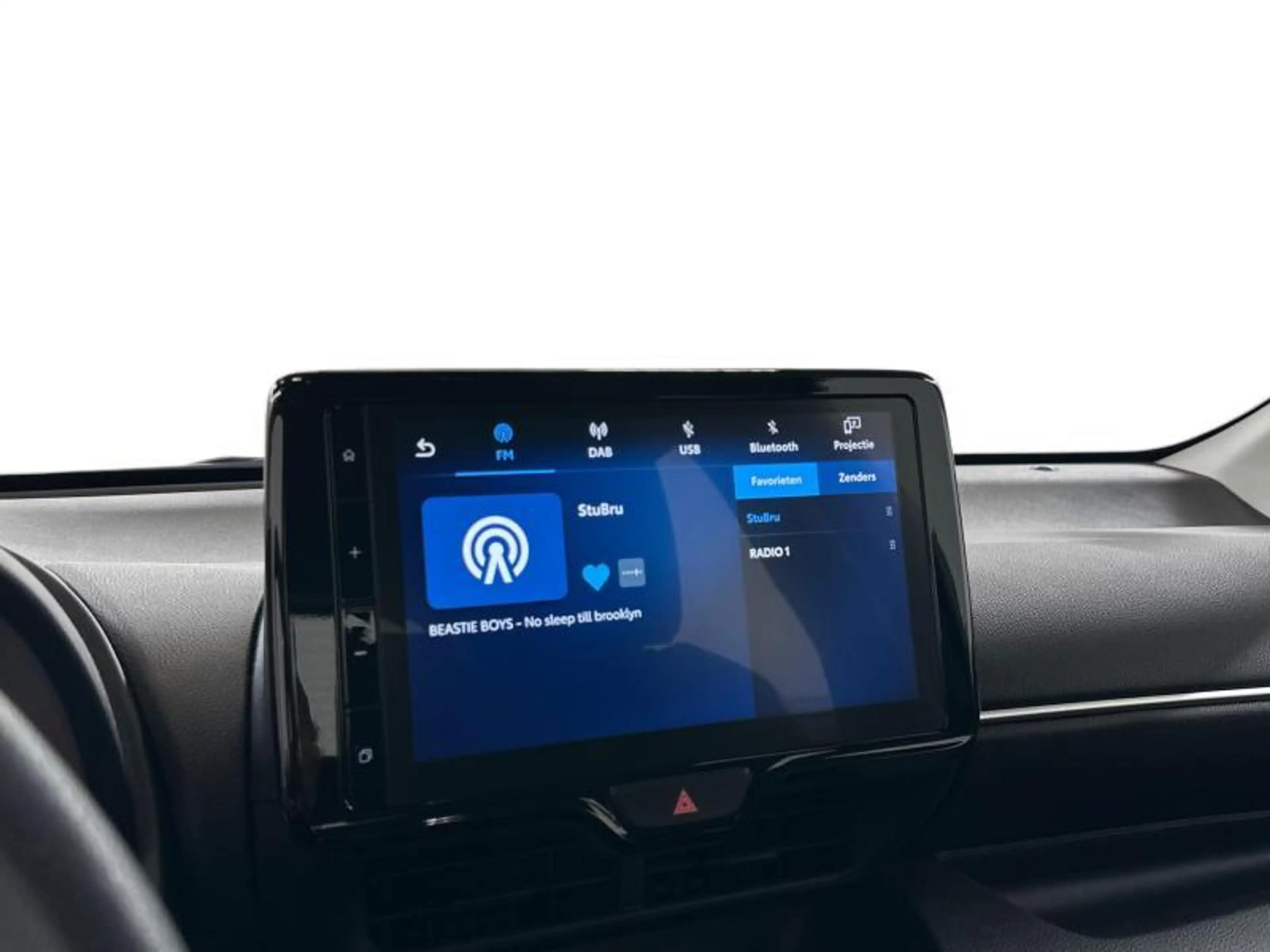 Toyota Yaris 116hp HEV | alu | carplay | camera — photo 13