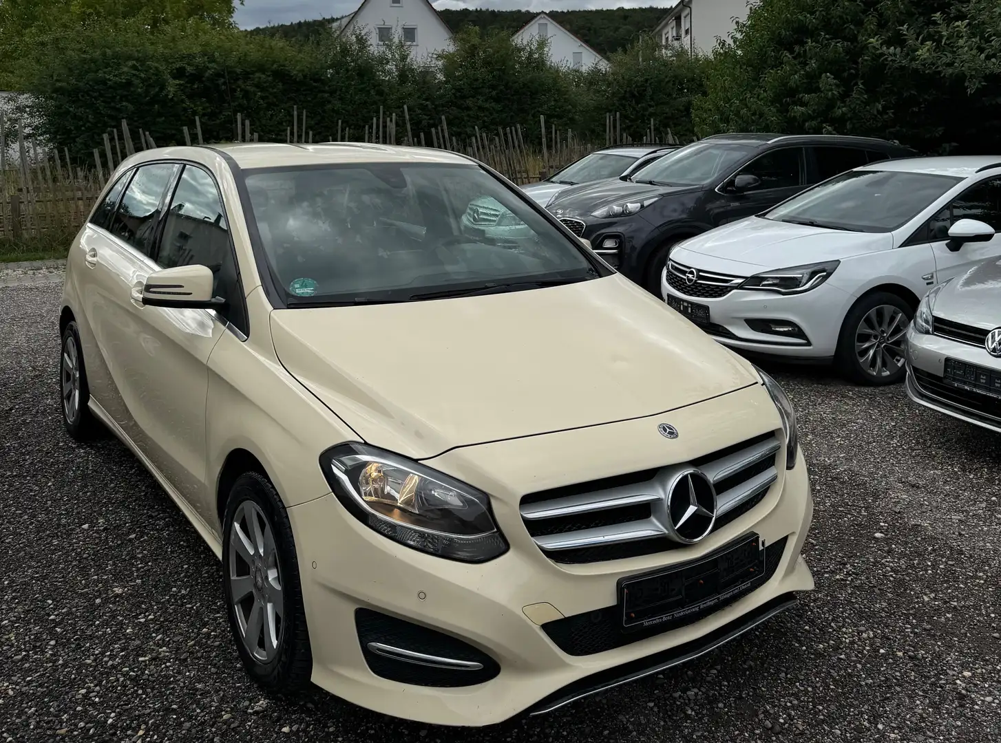 Mercedes-Benz B 200 B-Klasse Diesel (CDI) d 7G-DCT Style Beige - 2