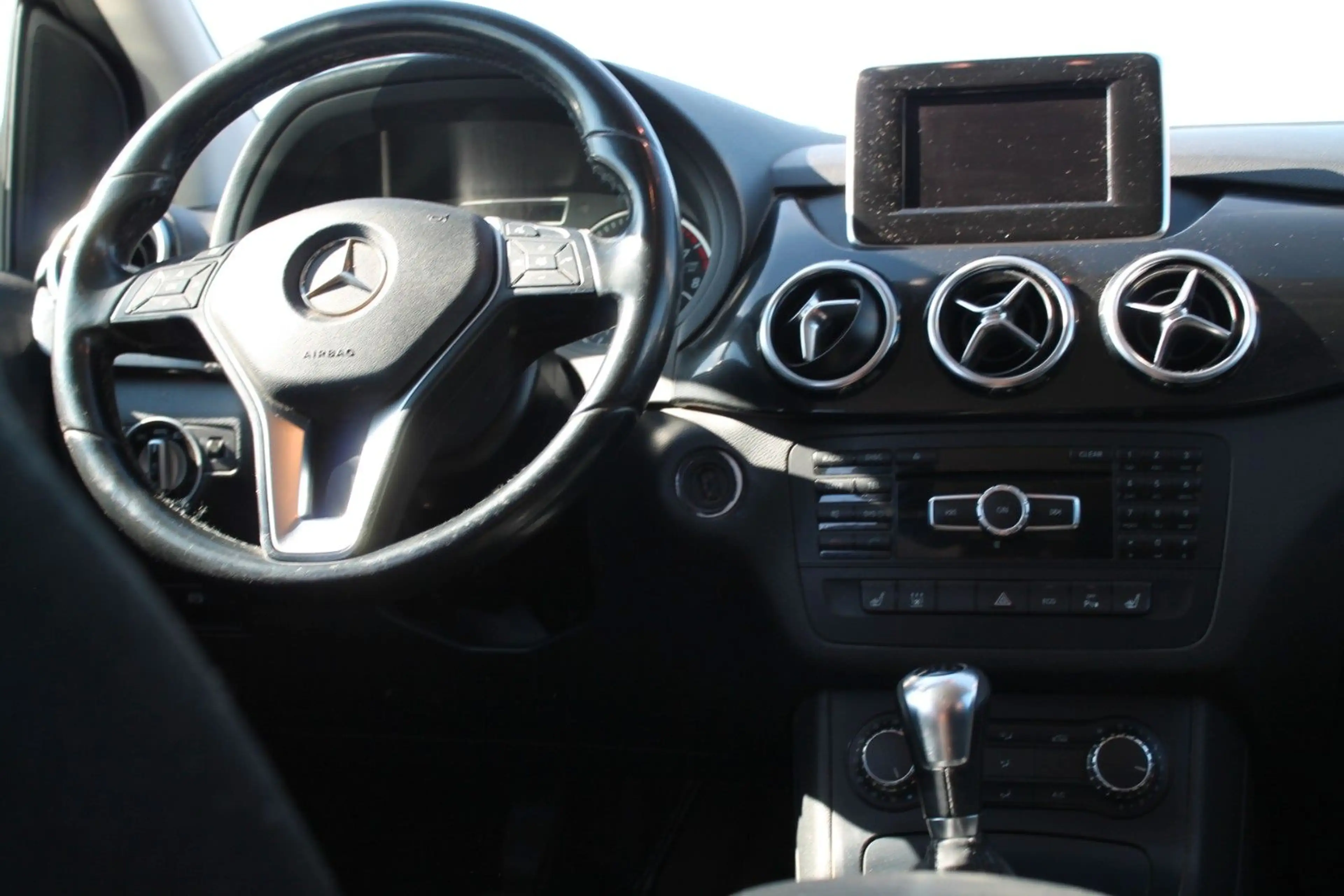 Mercedes-Benz B 200 /Klima/Navi/Anhängerkupplung/Standheizung/ — photo 15