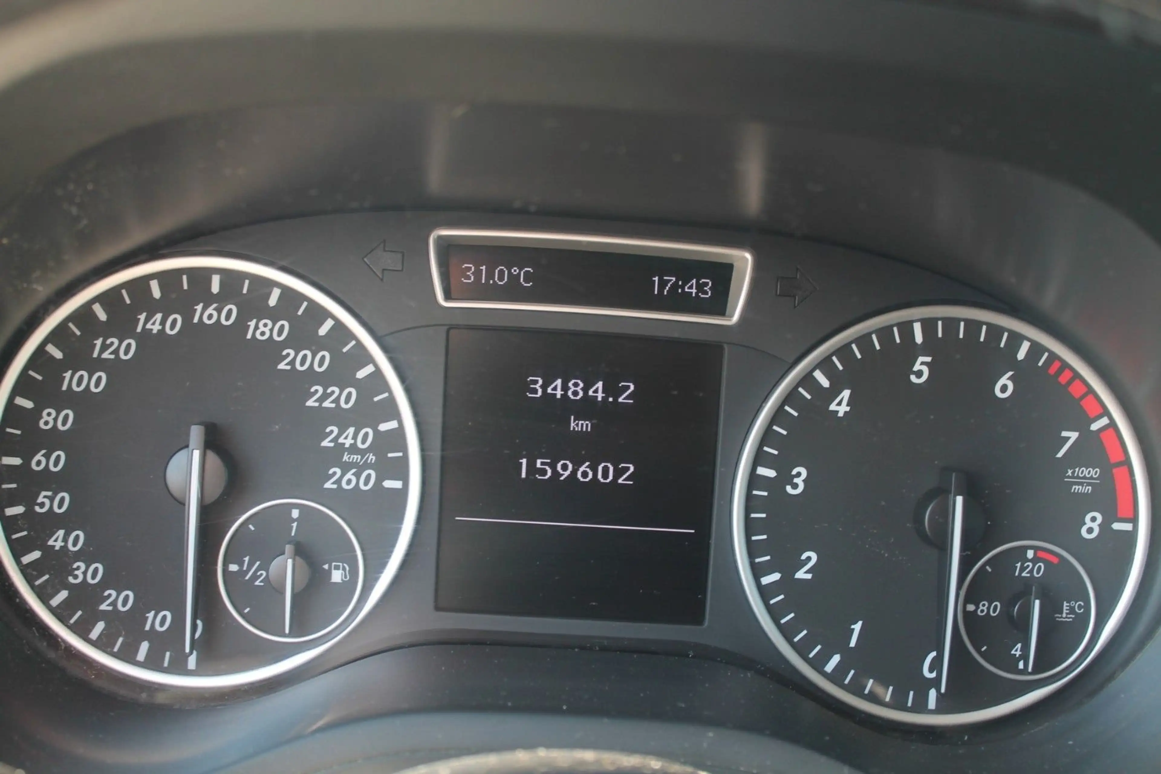 Mercedes-Benz B 200 /Klima/Navi/Anhängerkupplung/Standheizung/ — photo 14