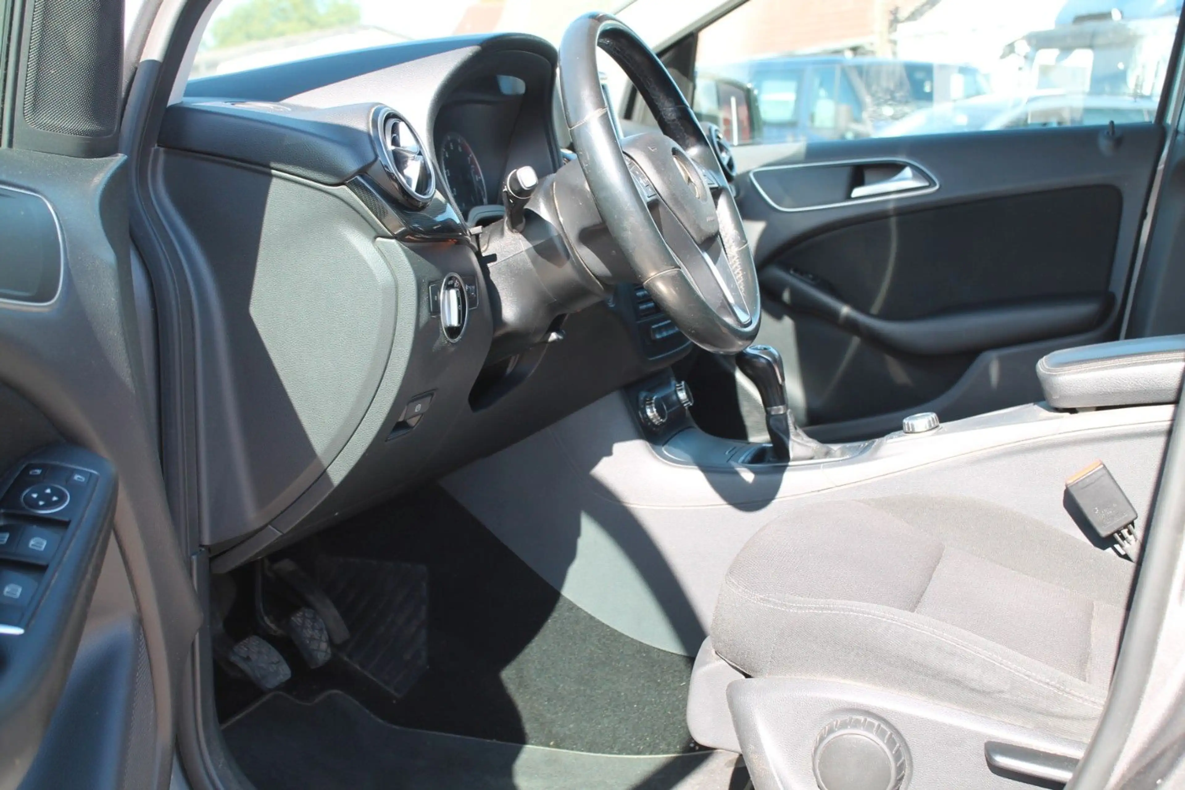 Mercedes-Benz B 200 /Klima/Navi/Anhängerkupplung/Standheizung/ — photo 17