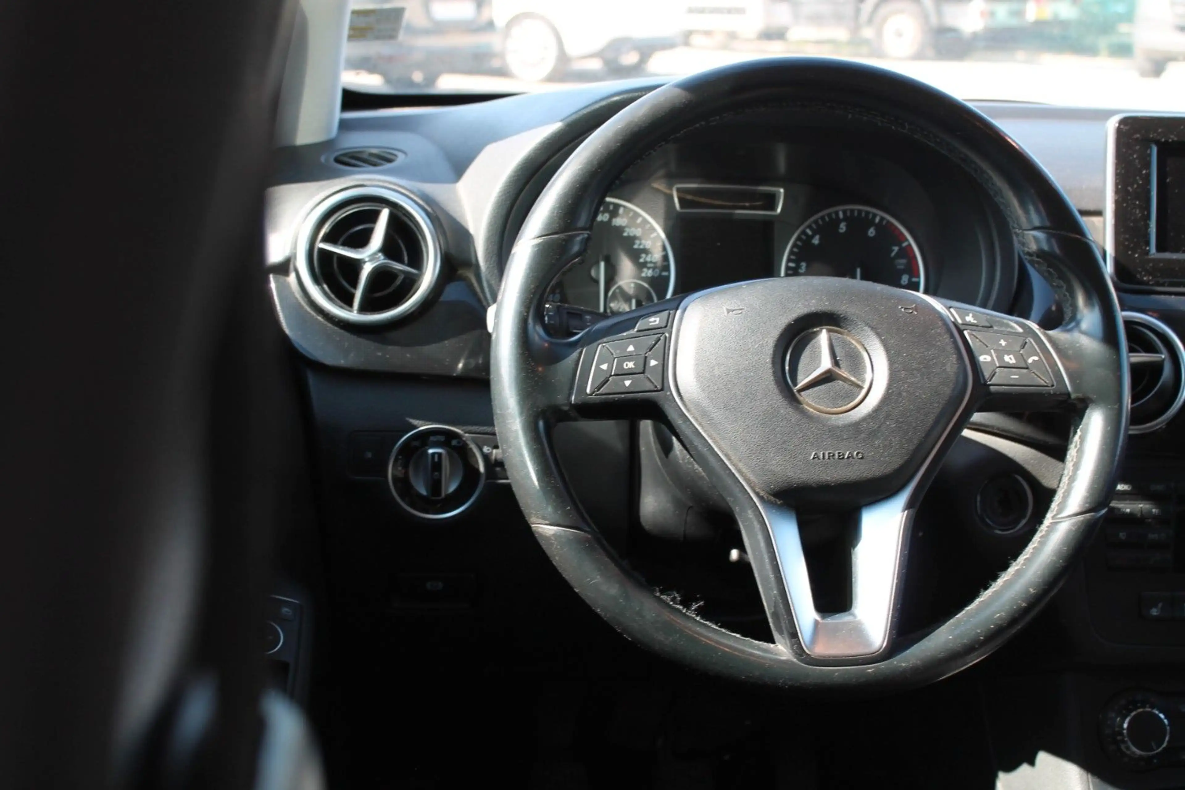 Mercedes-Benz B 200 /Klima/Navi/Anhängerkupplung/Standheizung/ — photo 18