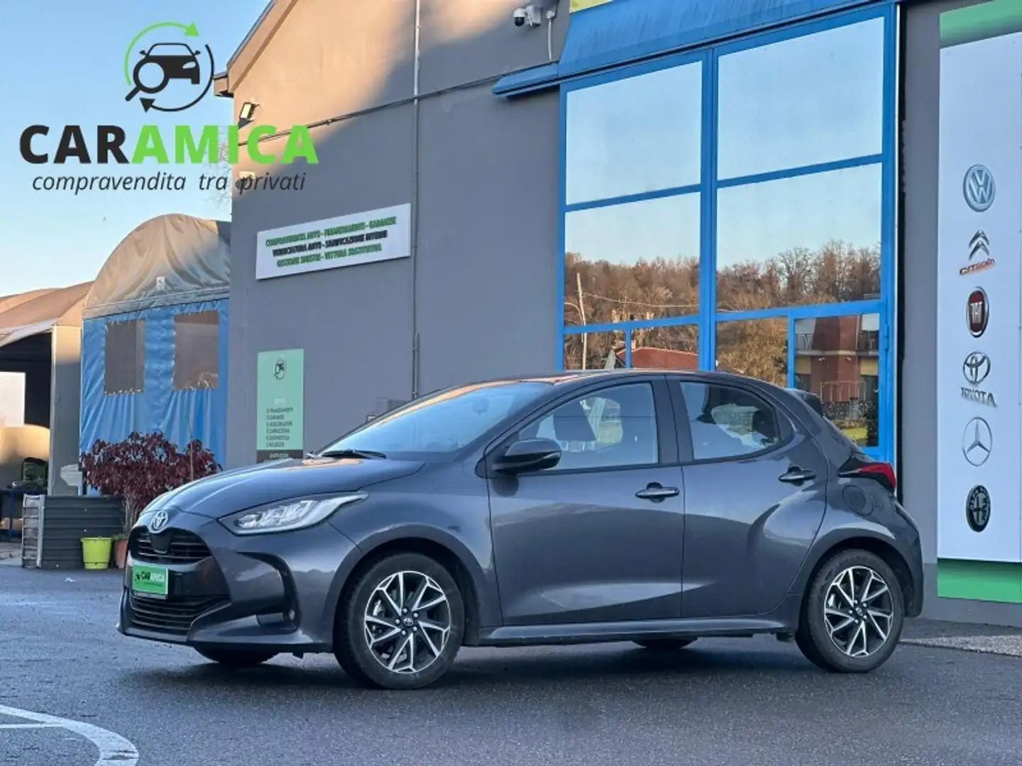 Toyota Yaris Yaris 1.5 Hybrid 5 porte Trend Grau - 1