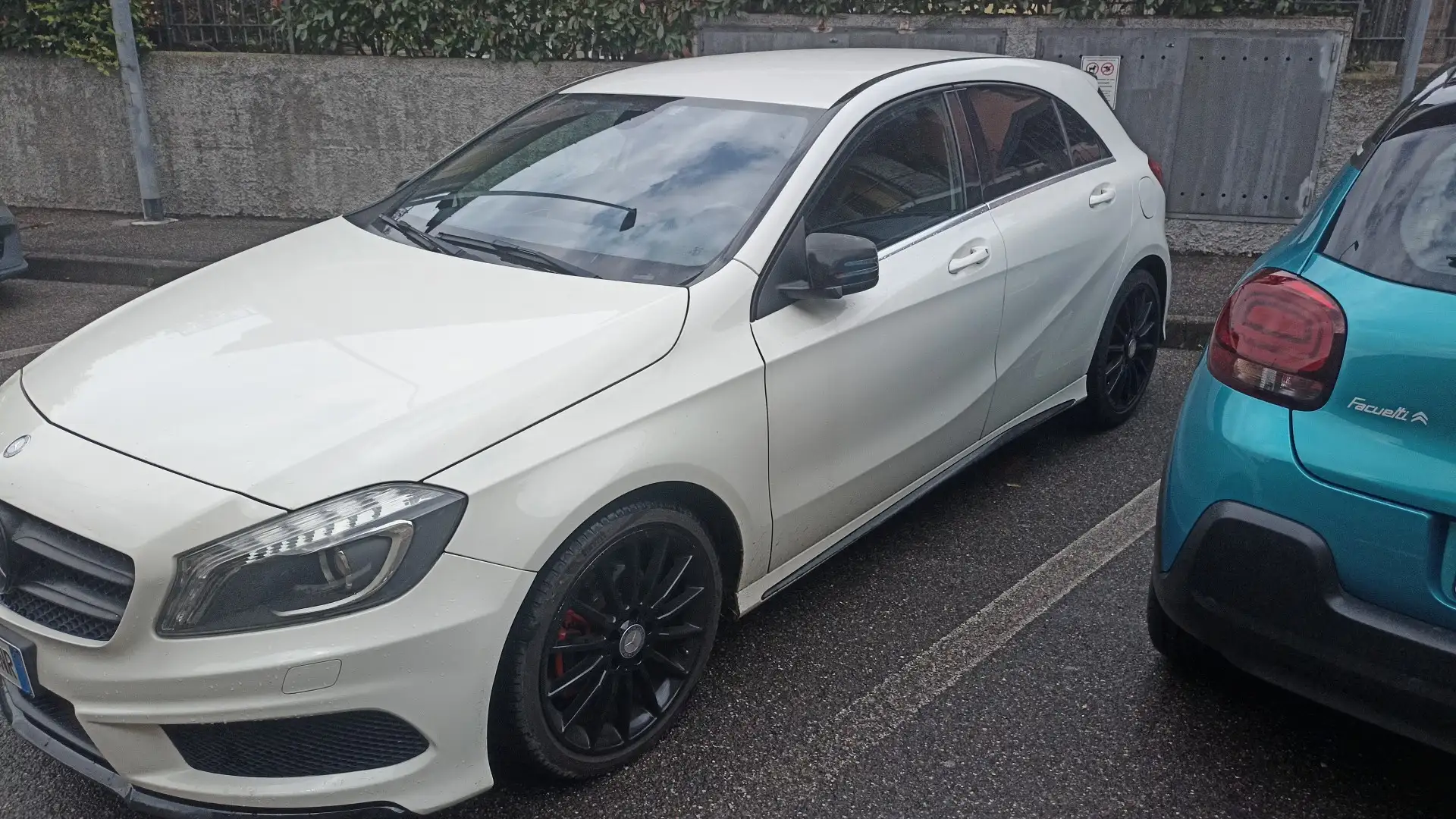 Mercedes-Benz 200 amg inteno e esterno Alb - 1