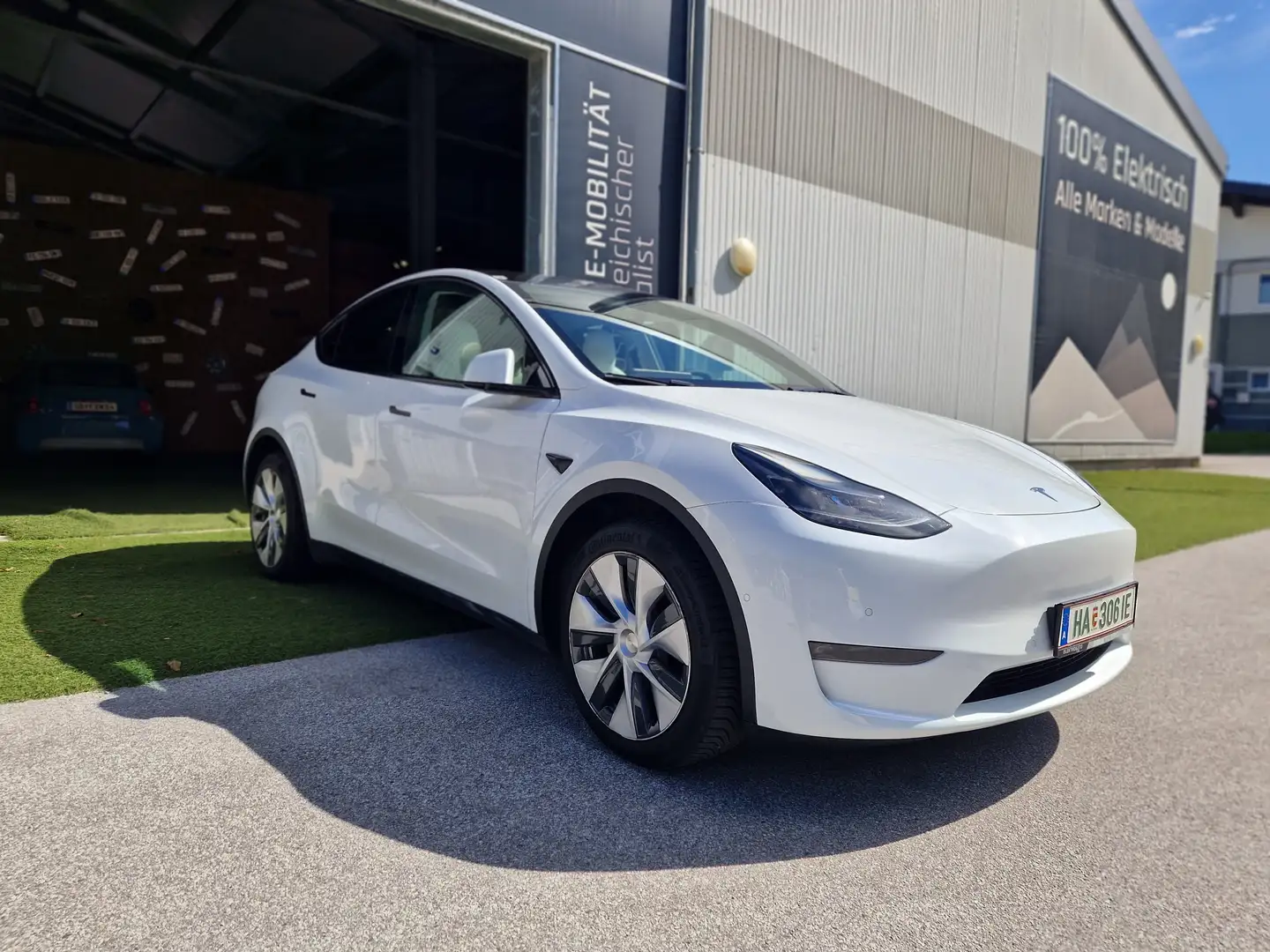Tesla Model Y Long Range Dual AWD 79kWh: geprüft und neu aufbereitet Weiß - 1