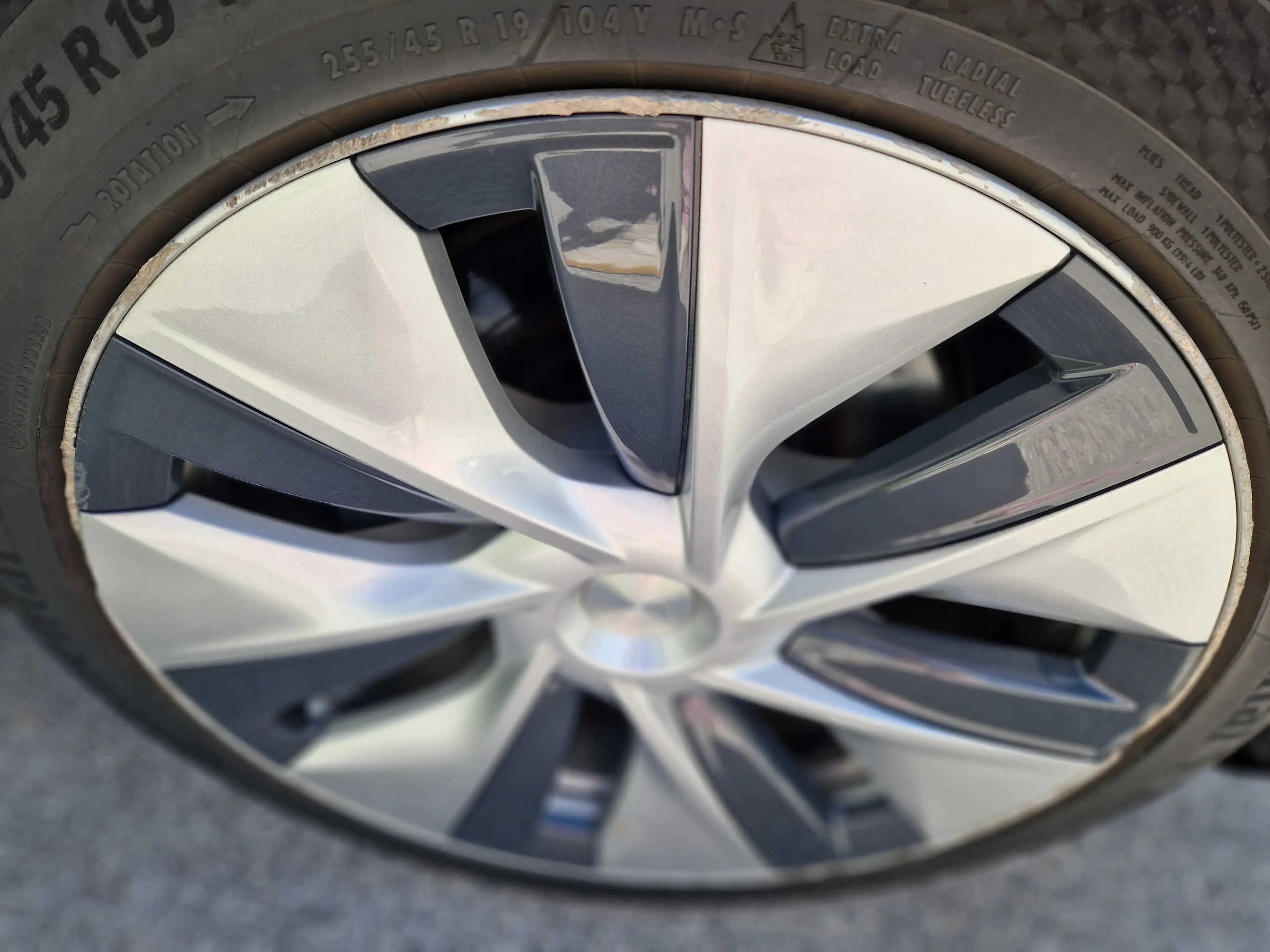 Tesla Model Y Long Range Dual AWD 79kWh: geprüft und neu aufbereitet — photo 9
