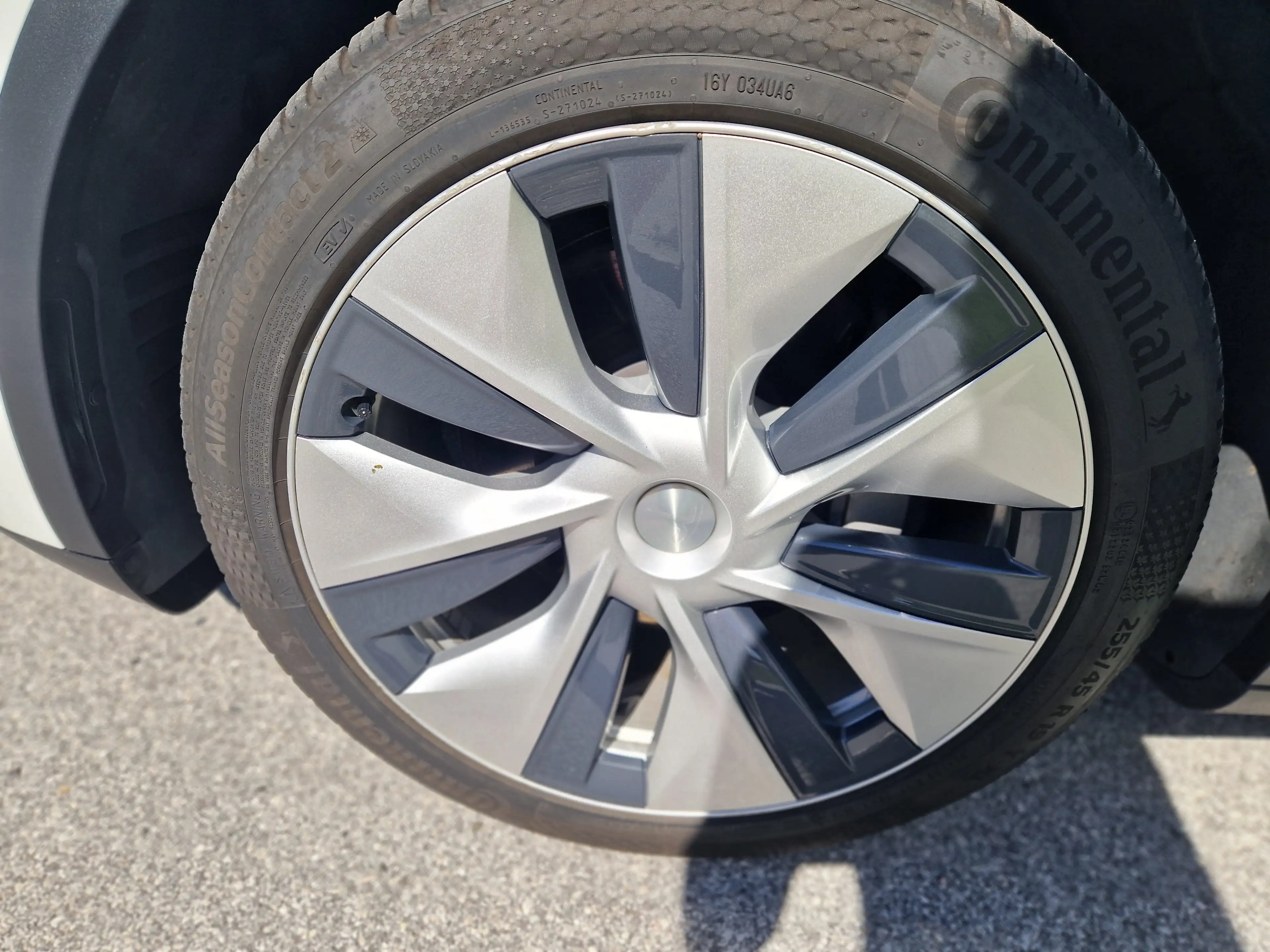 Tesla Model Y Long Range Dual AWD 79kWh: geprüft und neu aufbereitet — photo 11