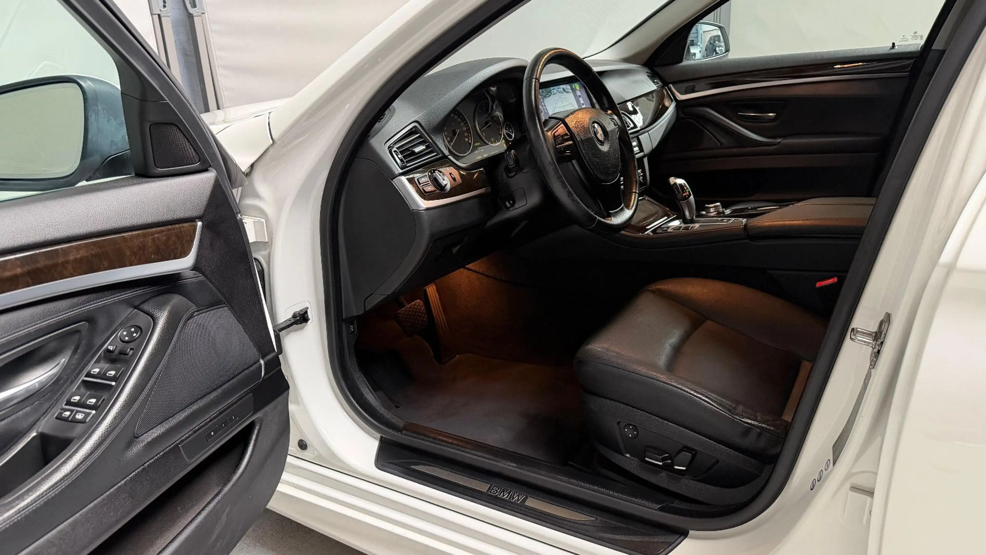 BMW 528 i 530i M-Sport Leder Navi Xenon Komfortzugang — photo 13
