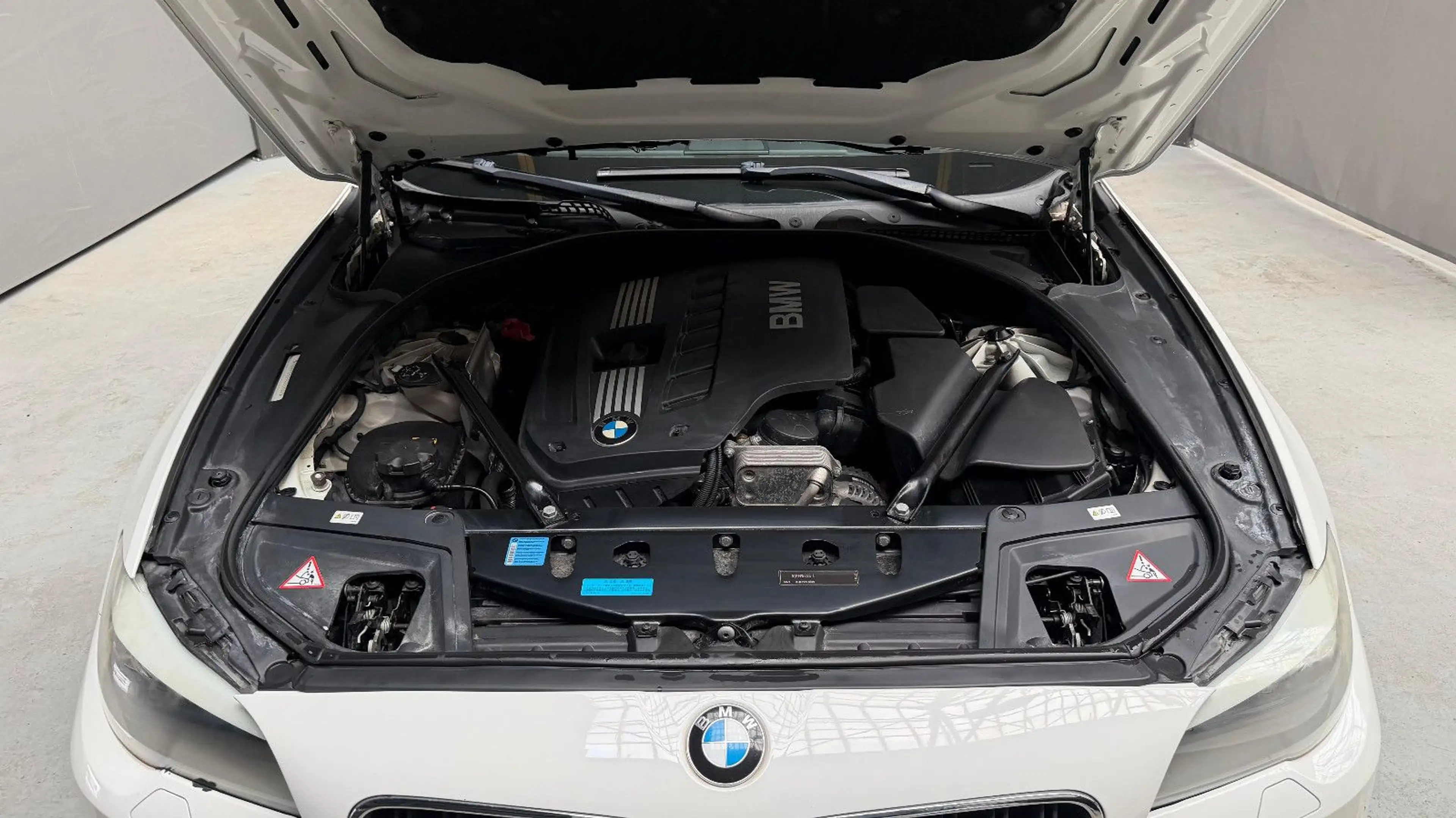 BMW 528 i 530i M-Sport Leder Navi Xenon Komfortzugang — photo 12